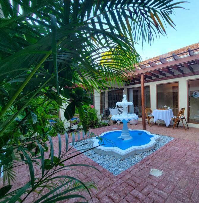Vive Utila - Bed & Breakfast Extérieur photo
