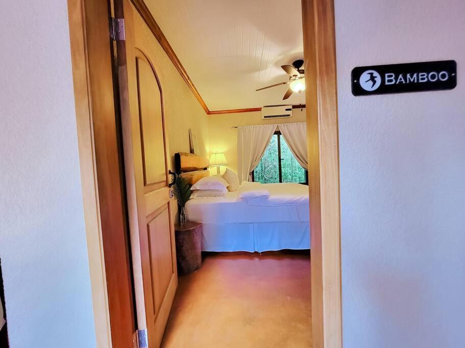 Vive Utila - Bed & Breakfast Extérieur photo