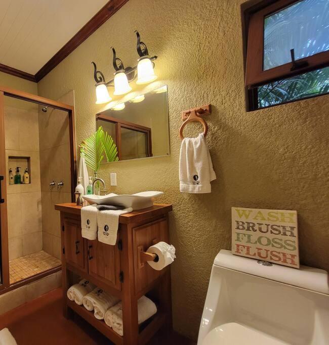 Vive Utila - Bed & Breakfast Extérieur photo