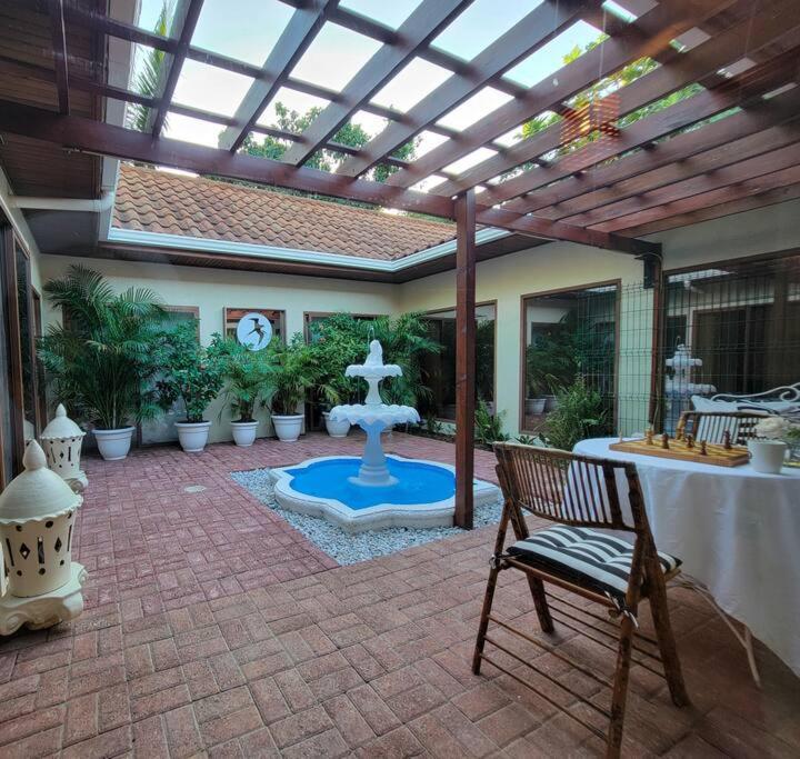Vive Utila - Bed & Breakfast Extérieur photo