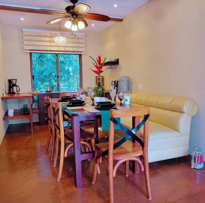 Vive Utila - Bed & Breakfast Extérieur photo
